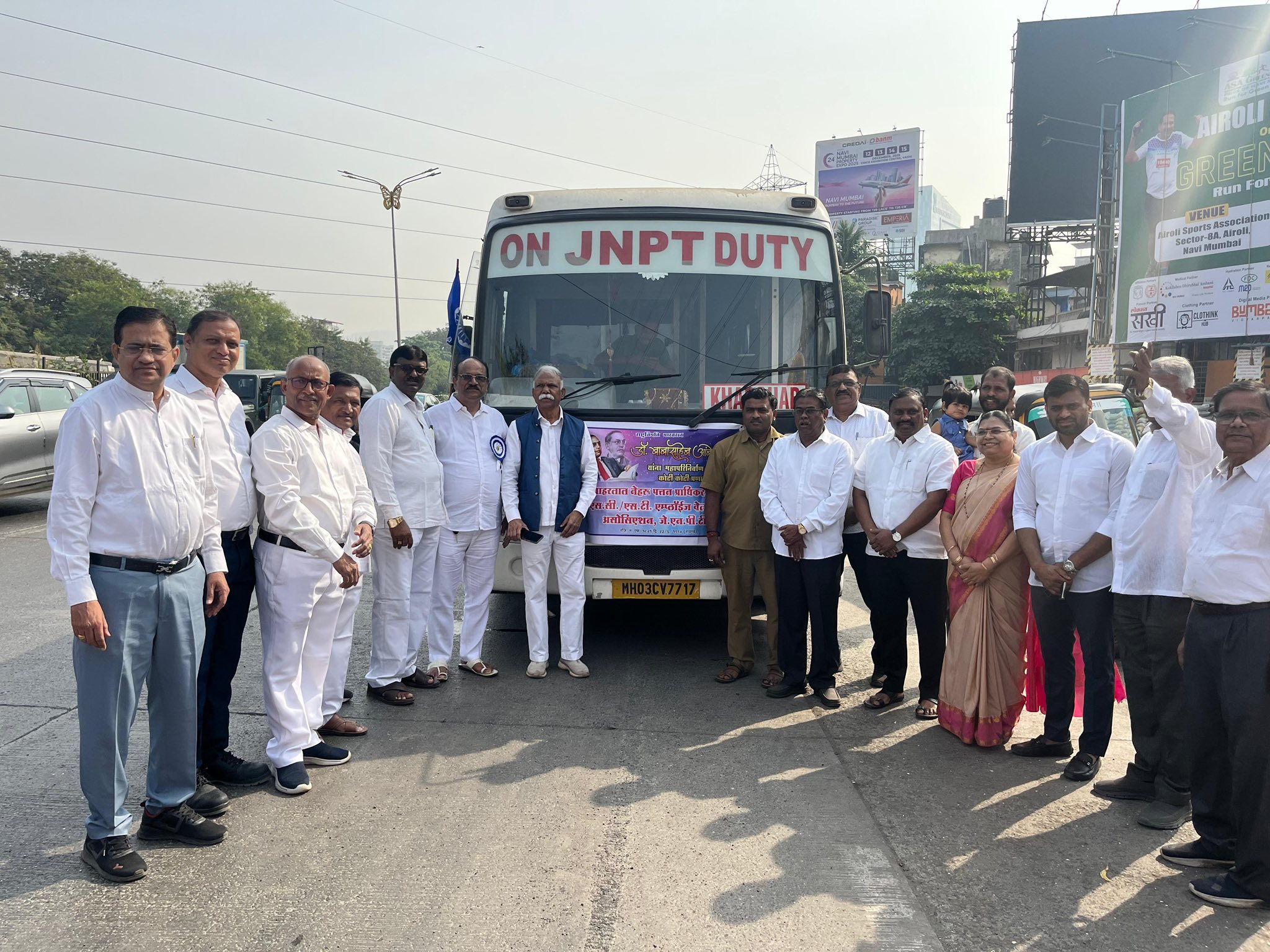 विश्ववंदनीय भारतरत्न डॉ. बाबासाहेब आंबेडकर यांच्या ६९ व्या महापरिनिर्वाण दिनानिमित्त सायन–पनवेल महामार्ग, वाशीगाव येथे बुद्ध प्रतिष्ठान यांच्या वतीने अभिवादन व स्मृतीप्रांजली कार्यक्रमाचे आयोजन